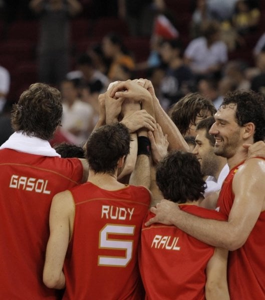  Los miembros del equipo nacional español celebran una de sus victorias. (Foto: efe)