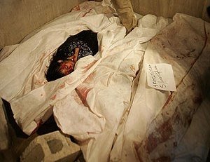 la morgue improvisada para acoger los cuerpos de las víctimas (Foto: EFE)