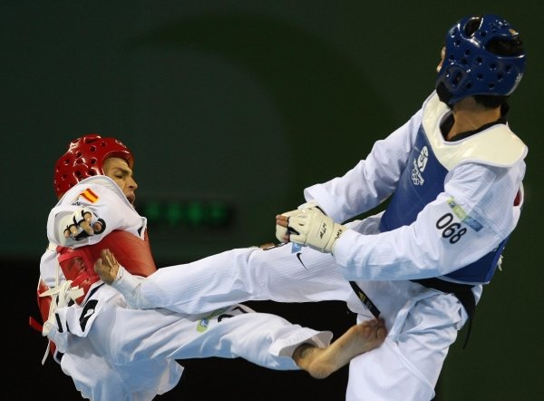 Un momento del combate de Ramos contra el deportista de Belice. (Foto: EFE)