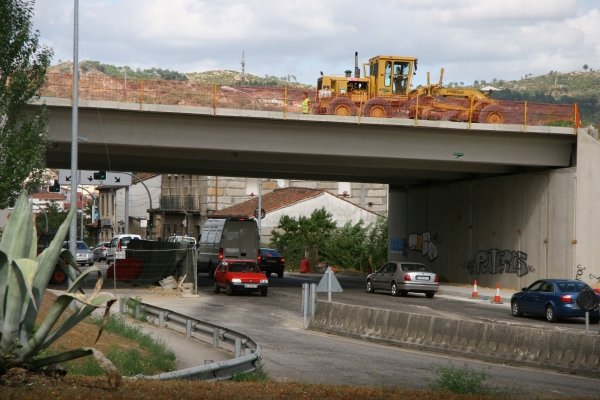  Obras de construcción del nuevo puente sobre Marcelo Macías.  (Foto: Xesús Fariñas)