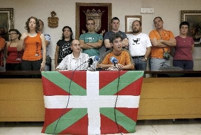 Los concejales de ANV durante la conferencia de prensa (Foto: EFE)