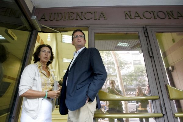 Marisa Arrúe y Antonio Basagoiti, antes de prestar declaración en la Audiencia Nacional. (Foto: Fernando Alvarado)