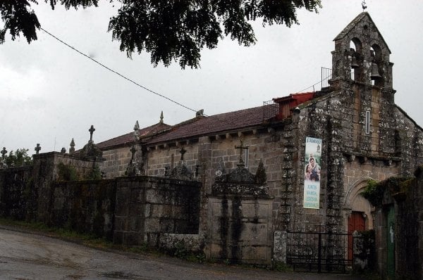 La iglesia parroquial de San Pedro de Garabás, en el municipio de Maside. (Foto: Martiño Pinal)