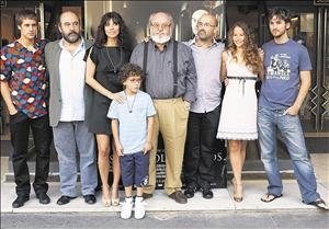 Los actores de la película junto con su director,José Luis Cuerda. 