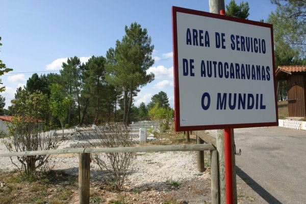 La nueva área de autocaravanas de O Mundil, en Ouromuro.  (Foto:  José Paz   )
