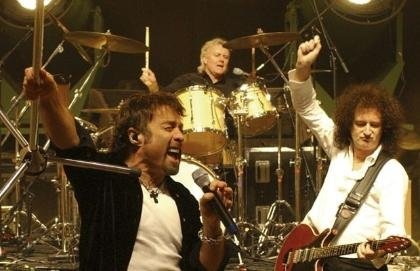 La banda británica Queen y Paul Rodgers durante un concierto.