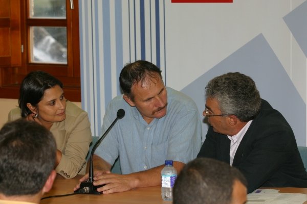  Laura Seara, Aquilino Valencia y Raúl Fernandez, ayer en Calvos. (Foto: José Paz)