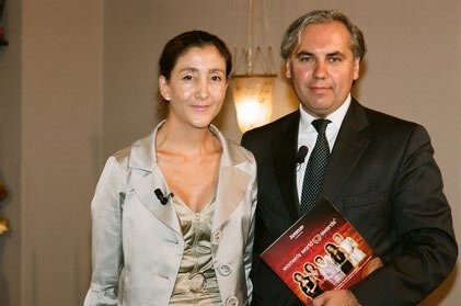  Ingrid Betancourt con Georg Kindel, promotor del premio. (Foto: EFE)