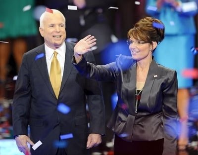 El candidato presidencial republicano John McCain (i) y su candidata a la vicepresidencia, Sarah Palin (Foto: EFE)