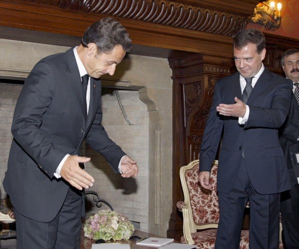 Nicolas Sarkozy y Dmitri Medvédev, antes de su reunión. (Foto: Dmitry Astakhov)