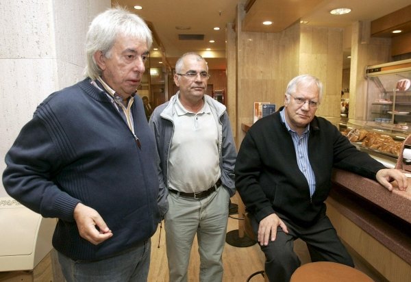 Tres cocineros pertenecientes al grupo Xantares, tras una reunión. (Foto: X. Rey)