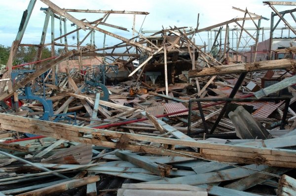 Destrozos causado por el huracán 'Ike' en Camagüey. (Foto: EFE)