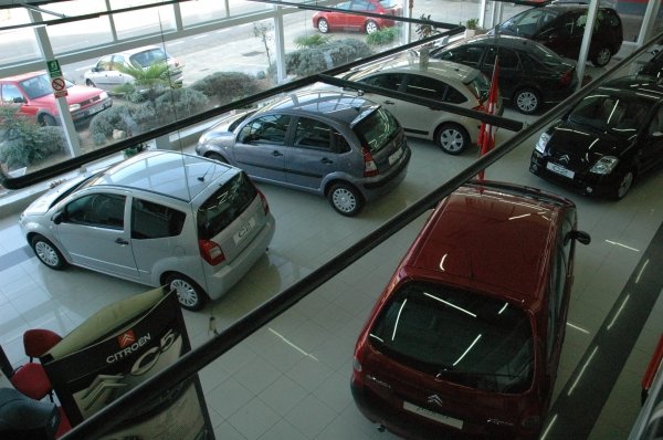  Varios modelos de Citroën en un concesionario ourensano. (Foto:  Archivo)