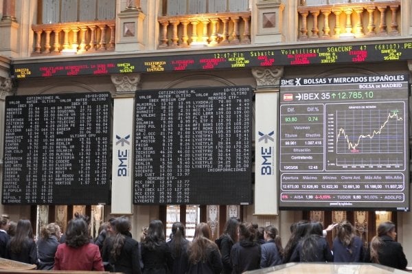 Panel de valores de la Bolsa de Madrid.