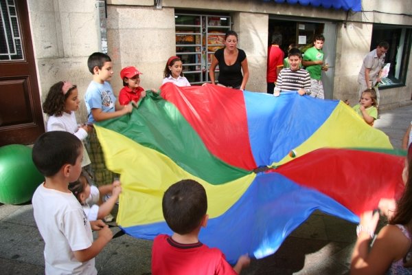 Una fiesta infantil sirvió como arranque a las Fiestas de San Cibrao.
