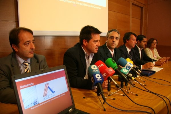 Luis Carballo, Francisco Pérez, Iglesias, Juan Carlos Moreiras, Ramón Fernández y María González. (Foto: Xesús Fariñas)