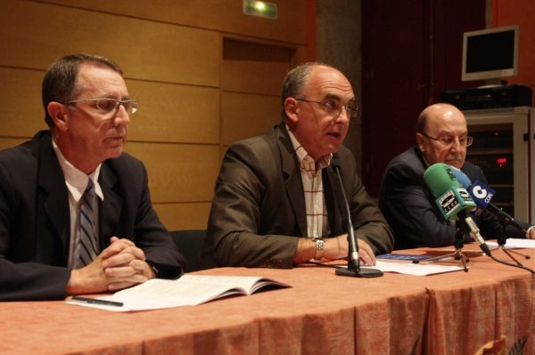  Adolfo Taboada, Juan Manuel Jiménez Morán y Manuel González presidieron el acto en Verín.  (Foto: Miguel Ángel )