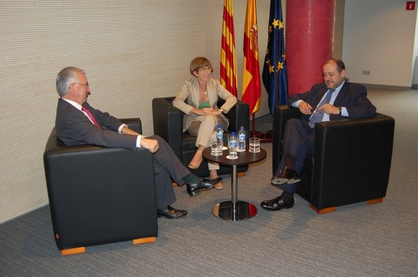 Ricardo Varela mantuvo una reunión con la consejera de Trabajo catalana, Mar Senra, y el consejeiro de Empleo vasco, Joseba Azkarraga.