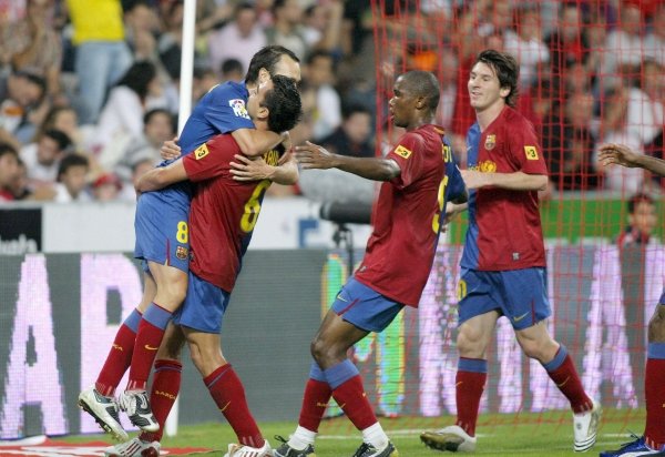 Los jugadores del FC Barcelona celebran el primer gol. (Foto: Alberto Morante)