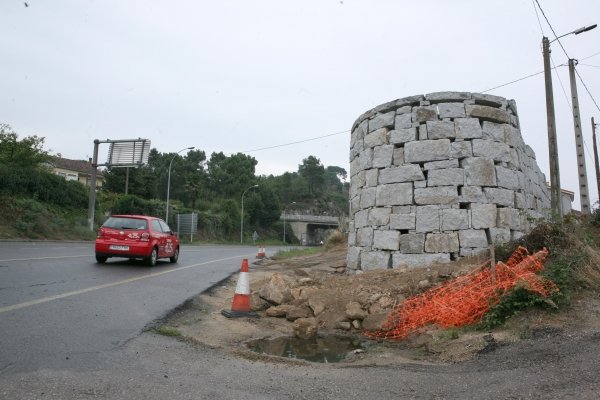 Obras de la pasarela peatonal que dará acceso a los vecinos de la Finca Fierro.  (Foto: Daniel Atanes)