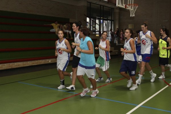Las jugadoras de Carmelitas, durante un entrenamiento. (Foto: Miguel Ángel)