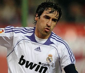 El delantero del Real Madrid, Raúl González.