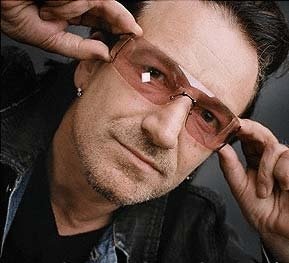 El cantante de U2, Bono.