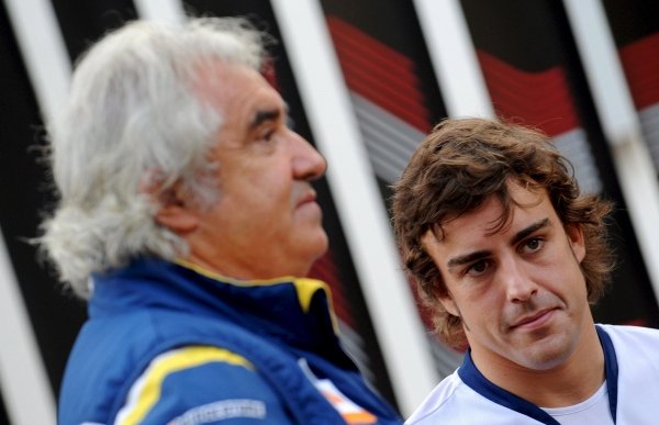 Briatore junto a Alonso, tras la prueba clasificatoria. (Foto: Franc May)