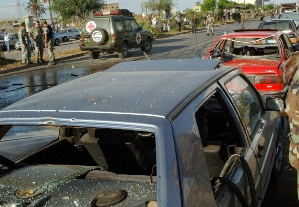 vehículos que resultaron dañados tras la explosión del coche bomba. (Foto: adel Karroum)