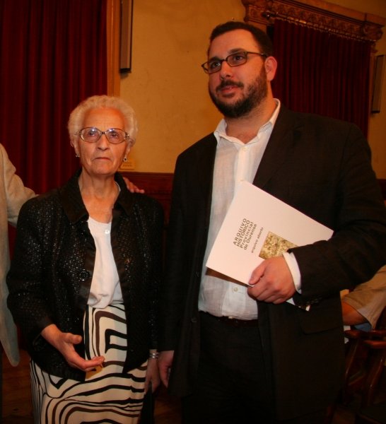 Olga Gallego con Pablo Sánchez. (Foto: Xesús Fariñas)