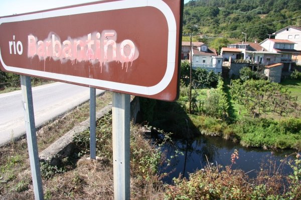El río Barbantiño cruza los concellos de Maside, Punxín y Amoeiro. (Foto: Xesús Fariñas)