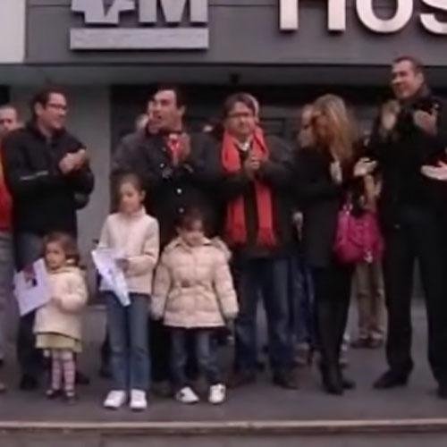 Imagen de televisión de la concentración de apoyo a Severiano Ballesteros.