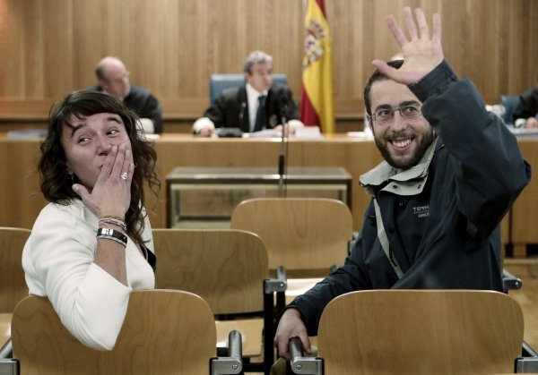 Xiana Rodríguez y Uxio Caamaño, antes del inicio del juicio. (Foto: Emilio Naranjo)