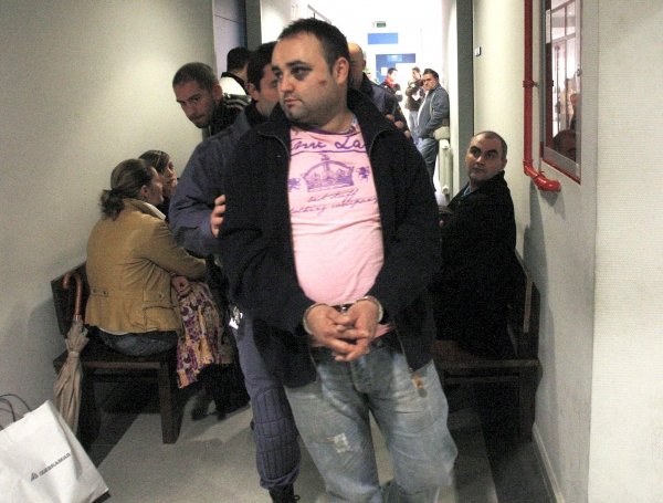 Uno de los detenidos en relación con el apuñalamiento de un joven en Vigo. (Foto: Salvador Sas)