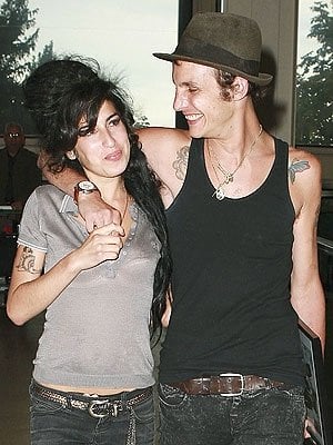Amy Winehouse con su marido, Blake Fielder-Civil. (Foto: Archivo)