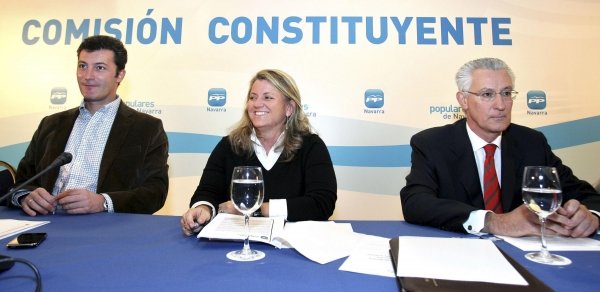 Santiago Cervera, Amaya Zarranz y José Ignacio Palacios, durante la reunión de la comisión constituyente del PP navarro. (Foto: Iván Aguinaga)
