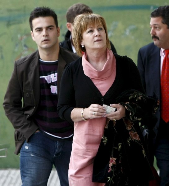 El hermano y la madre de Bustamante, Igor y Ada Hoyos, a su llegada al juzgado. (Foto: Esteban Cobo)