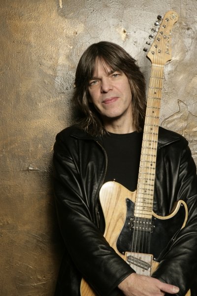 El guitarrista Mike Stern.