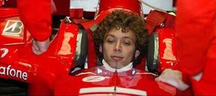 Rossi, a los mandos de un  Ferrari.