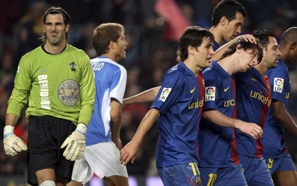 Jugadores del Barça celebran el gol que aseguraba su pase a la siguiente ronda.
