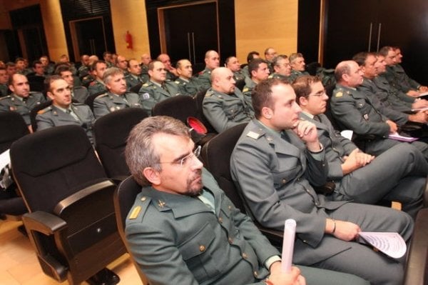 Los guardias civiles durante la comparecencia del juez decano. (Foto: Miguel Ángel)