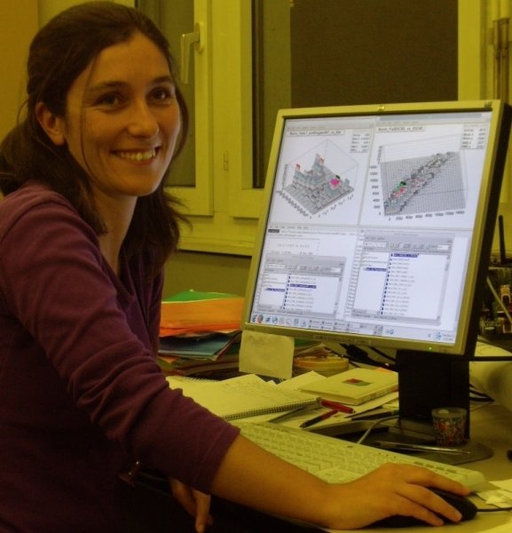 La científica ourensana Teresa Fonseca Martín, en su oficina del CERN, en Suiza.