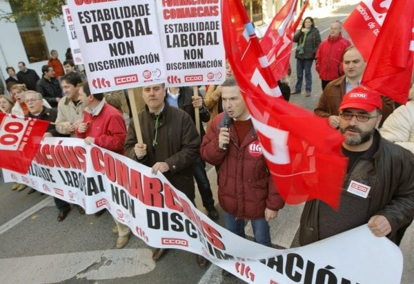 Protesta de trabajadores de las fundaciones comarcales. (Foto: Lavandeira Jr.)
