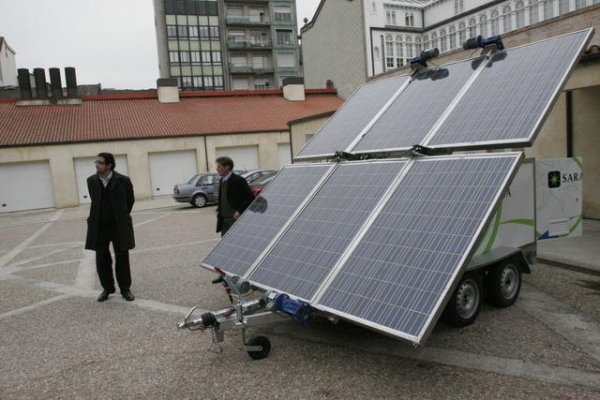  El generador que patentó Saraitsa, con las placas solares desplegadas.