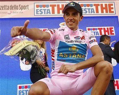 Alberto contador, con la 'maglia rosa' del Giro de Italia (Foto: EFE)