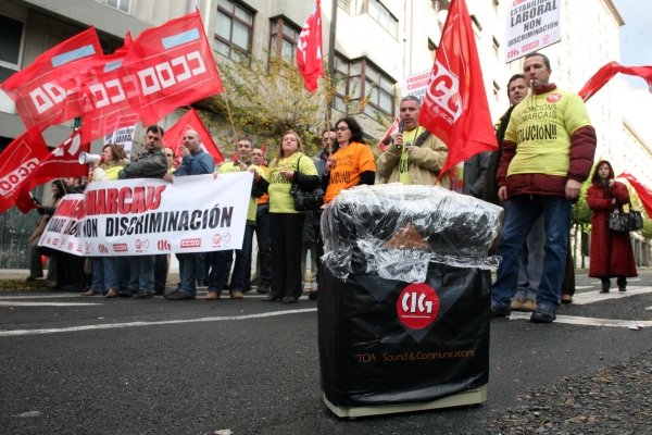 Protesta de trabajadores de las fundaciones comarcales. (Foto: Vicente Pernía)