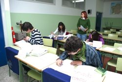 Los cuatro alumnos en el examen (Foto: L.B.)