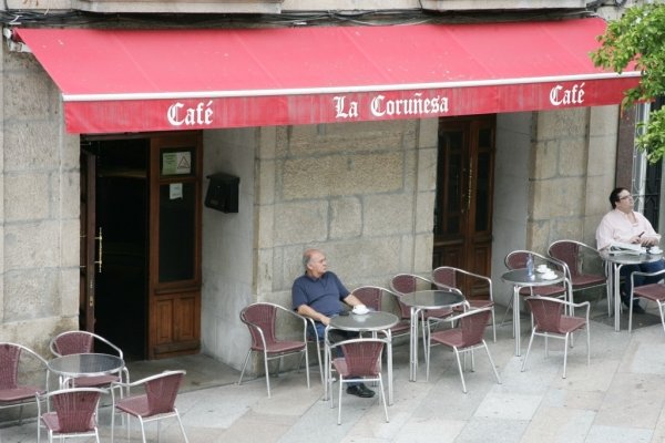 Terraza de la cafetería La Coruñesa.