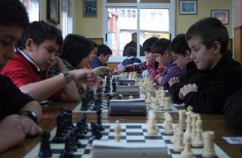 Un grupo de jóvenes ajedrecistas en la edición de 2008.