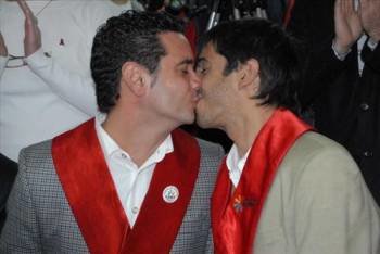 José María Di Bello (i) y Alex Freyre (d),  la pareja gay que se casó en Argentina.